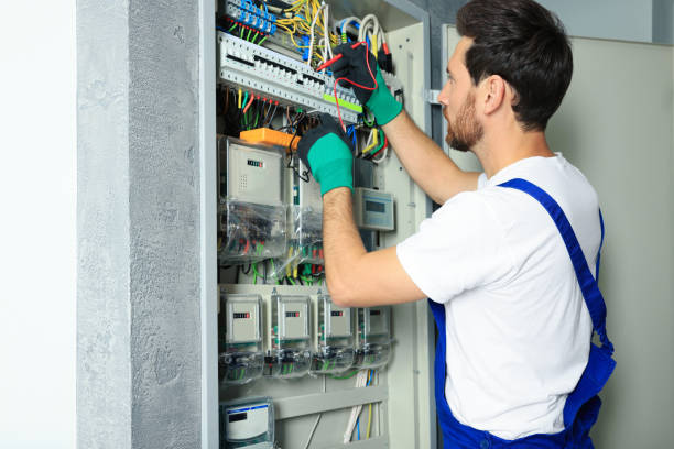 Best Affordable Emergency Electrician  in Deephaven, MN